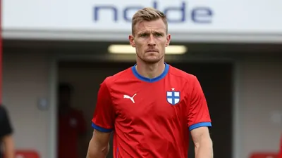 Torbjørn Trøen, 36, tidligere Molde-spiller, advarer Rosenborg-kapteinen Erlend Sæterbø Husby om at de vil slite mot ham...
